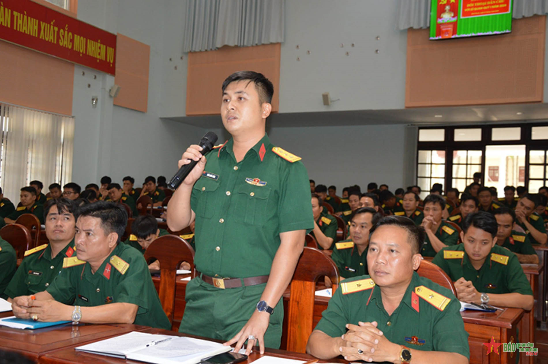 Bộ CHQS tỉnh Bình Phước đối thoại dân chủ với sĩ quan